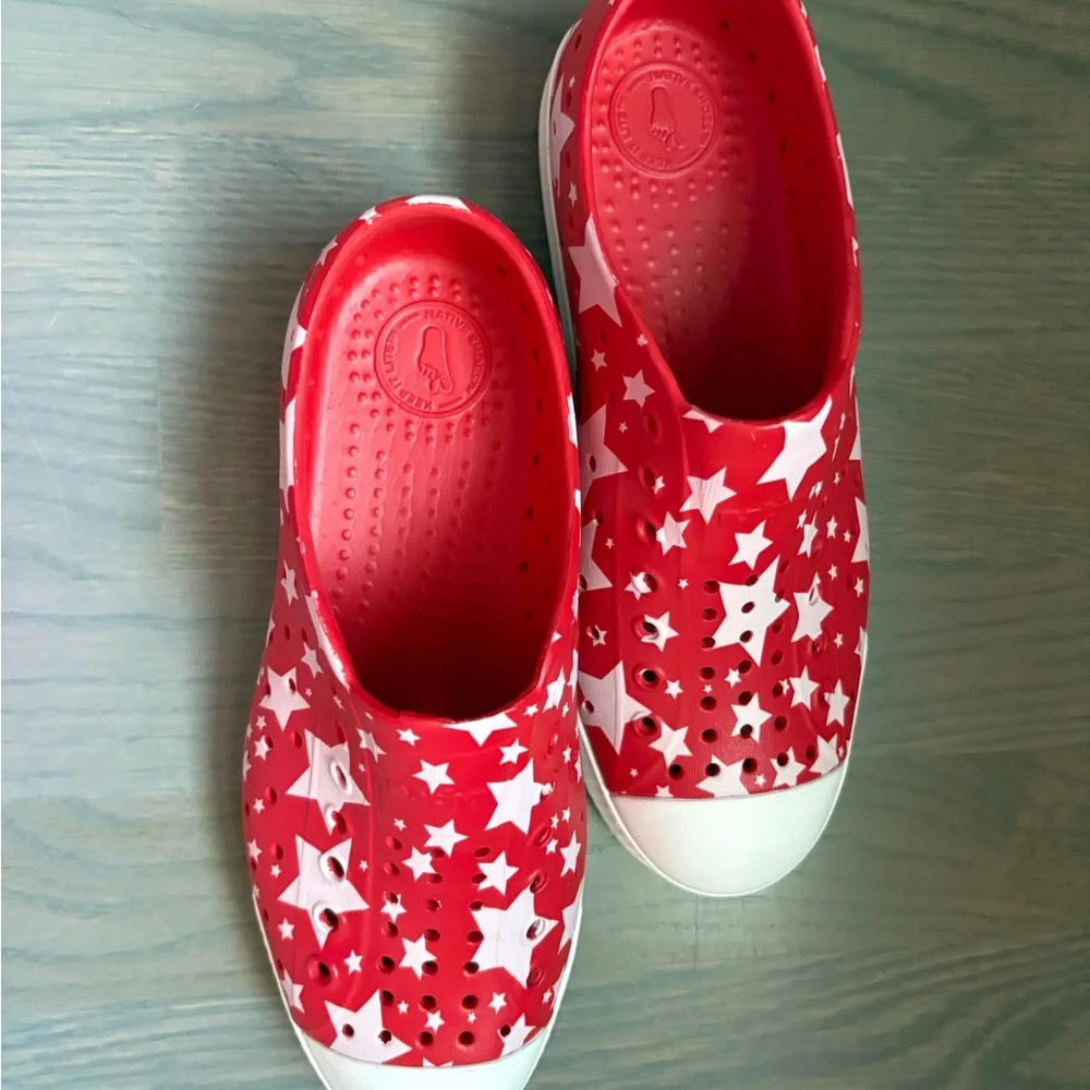 Native Jefferson Red with Stars J3 NWOT - Picture 4 of 4